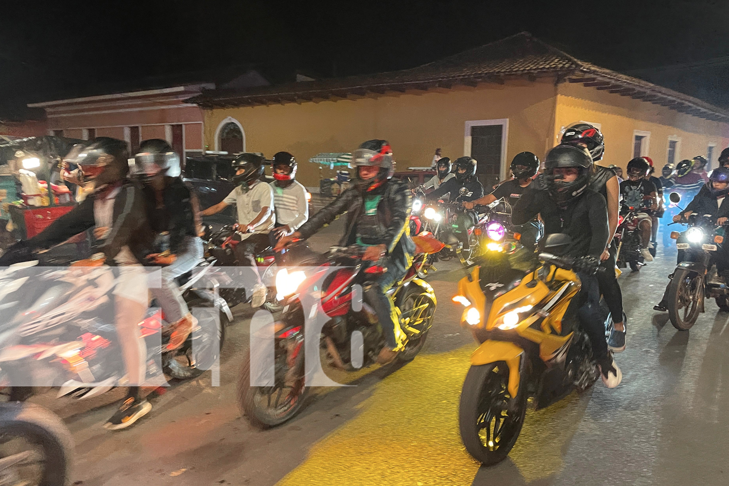 Foto: Granada rugió al ritmo del Audio Car Fest 2024. Más de 80 autos y 140 motos modificadas llenaron de adrenalina y música la ciudad. /TN8