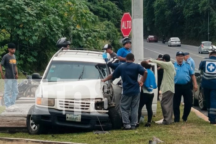 Foto: Accidente en el Cruce de La Barranca, Masaya deja a ciudadana con lesiones leves/TN8