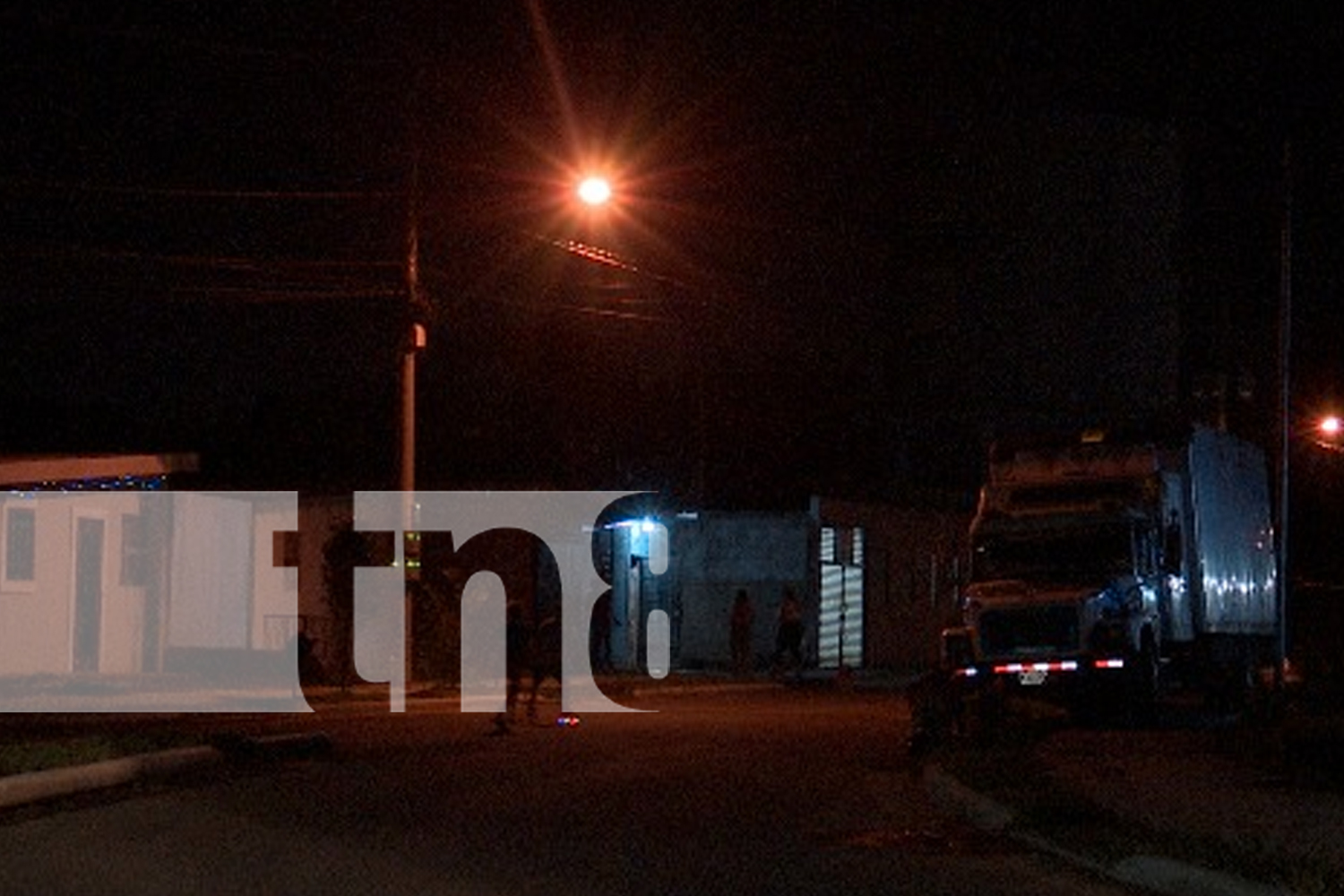 Foto: Rehabilitación de luminarias mejora la seguridad en Flor de Pino y barrios aledaños/TN8