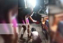 Foto: Impactante video muestra a una desgraciada golpeando salvajemente a su hija en Waspam/TN8