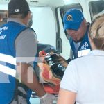 Foto: Grave accidente en el barrio Carlos Marx: una motocicleta impactó contra una camioneta dejando a dos personas con fuertes lesiones./TN8