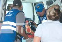 Foto: Grave accidente en el barrio Carlos Marx: una motocicleta impactó contra una camioneta dejando a dos personas con fuertes lesiones./TN8