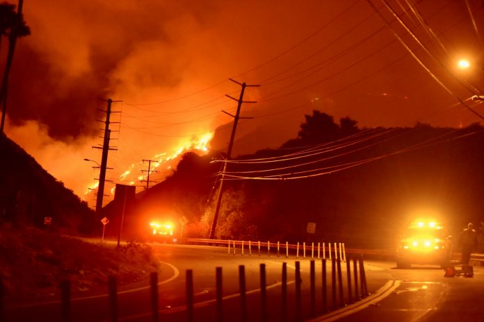 Foto: Incendio avanza en la exclusiva Malibú, cerca de Los Angeles /cortesía