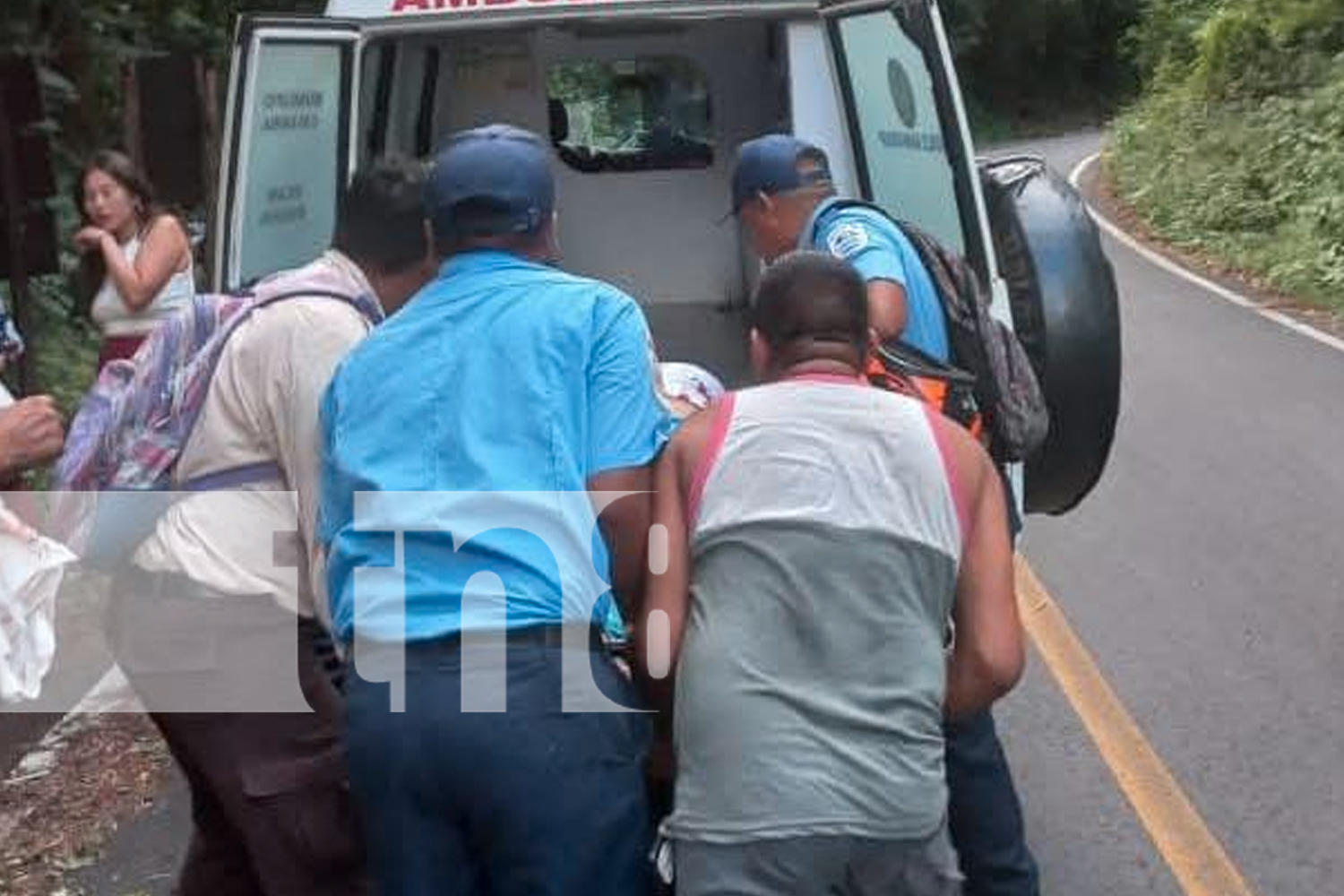 Foto: Seis personas resultaron heridas tras un accidente de mototaxi en La Laguna de Apoyo, Masaya. Las víctimas fueron trasladadas al hospital. /TN8