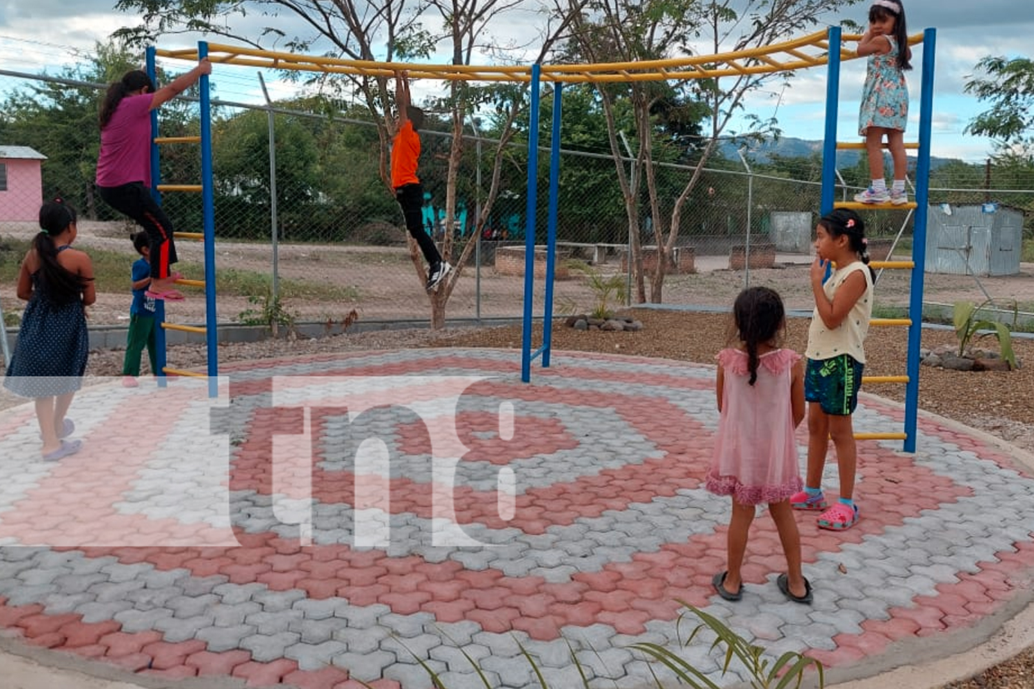 Foto:  ¡Regalo navideño en Somoto! La comunidad Hermanos Martínez inaugura su primer parque infantil, llevando alegría y recreación a la niñez./TN8