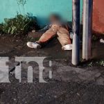 Foto:Un hombre fue hallado sin vida en una calle de Villa Venezuela. La Policía Nacional investiga si fue una caída mortal o algo más. /TN8