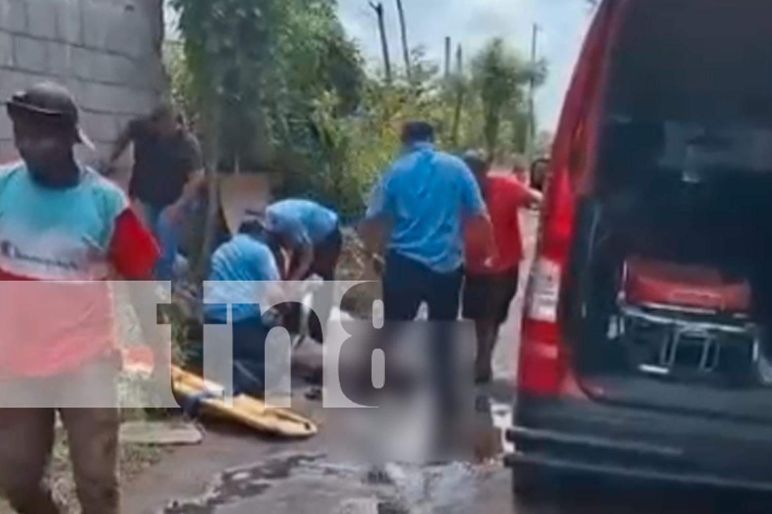 Foto: Terrible accidente en Chinandega: un hombre de 43 años recibe una descarga eléctrica mientras instalaba perlines./TN8