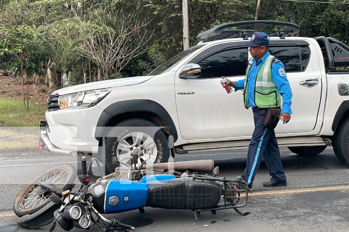 Foto:En la carretera Juigalpa-Managua, un motociclista resultó herido tras un accidente con una camioneta. Afortunadamente, no hubo víctimas /TN8