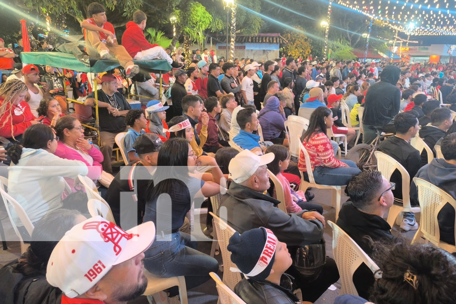 Foto: Más de 2 mil fanáticos se reunieron frente a la Alcaldía de Estelí para apoyar al Tren del Norte en la final de la Copa Centroamericana./TN8