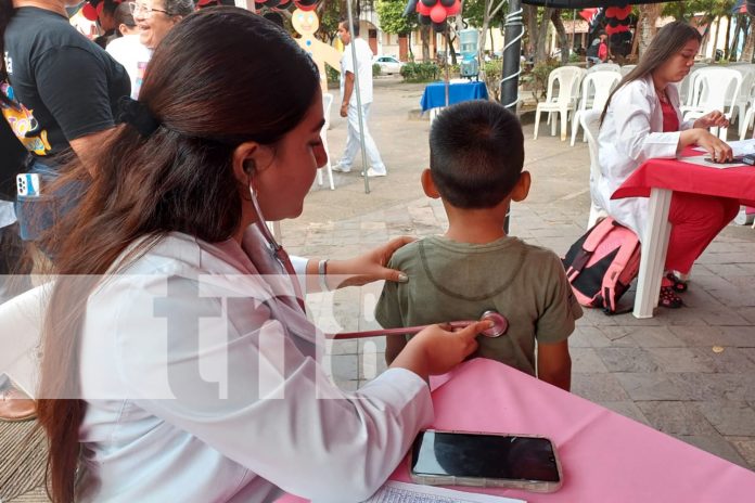 Foto: Granada activa el bienestar: El MINSA instala kiosco saludable en el Parque Central para promover la prevención de enfermedades crónicas./TN8