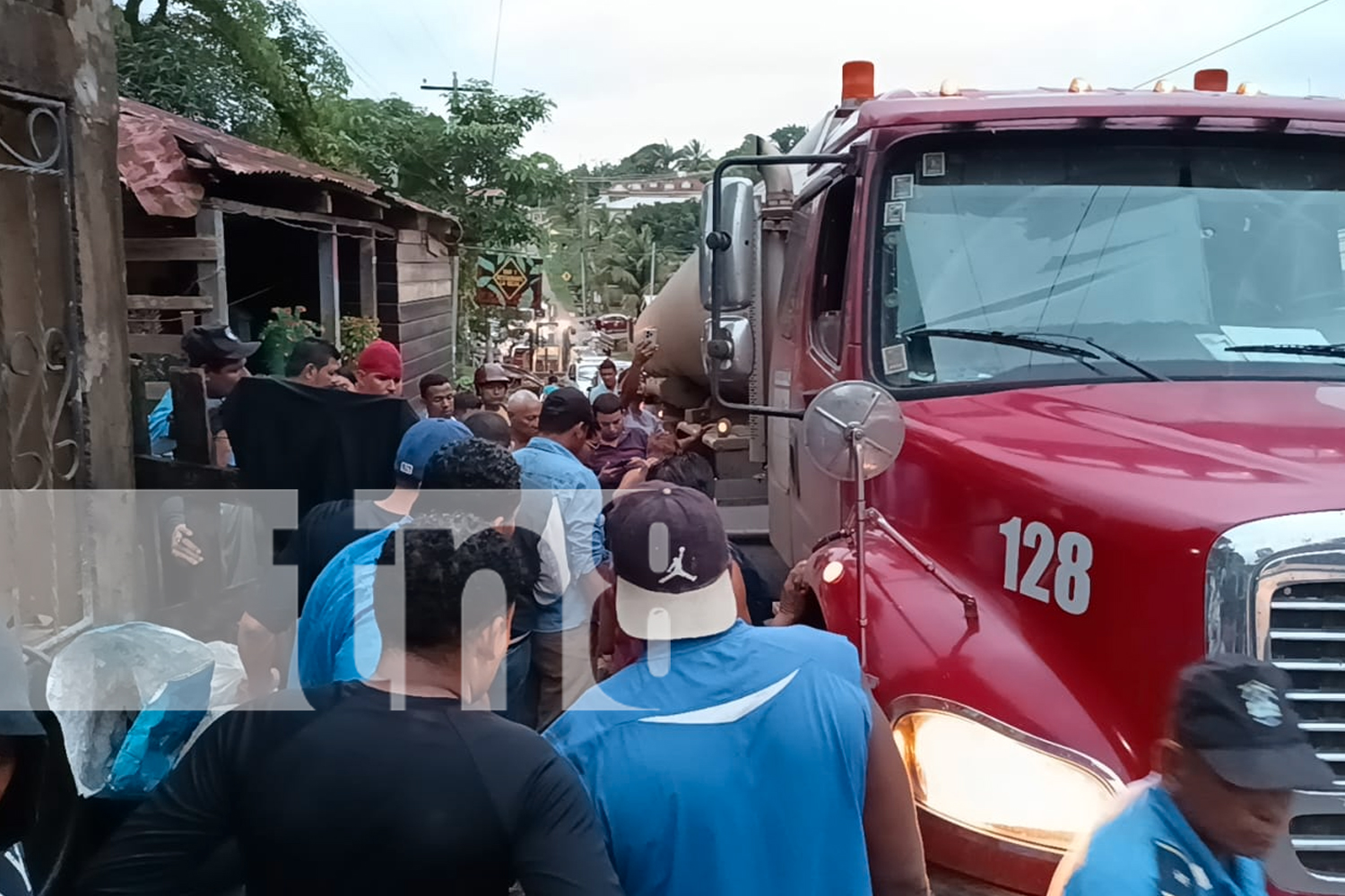 Foto: Tragedia en Bluefields: "El Chele", un adulto mayor de 65 años, fallece tras ser atropellado por una cisterna de combustible/TN8