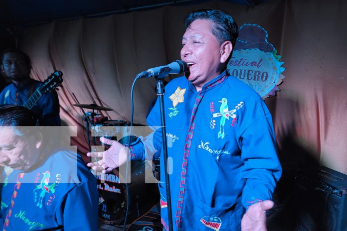 Foto: Tecolostote celebró su noche cultural navideña con marimba, danza y villancicos en un ambiente lleno de paz y tradición. /TN8