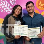 Foto: ¡Excelencia en Juigalpa! Estudiantes del CUR UNA reciben reconocimiento por su destacado desempeño académico./TN8