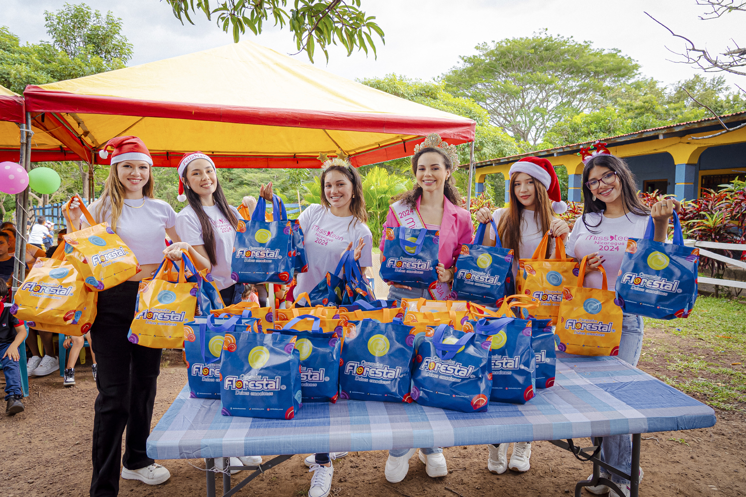 Foto: Miss Teen Nicaragua organiza inolvidable Piñata Navideña /Cortesía