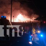 Foto: Incendio en San José Oriental: varias viviendas envueltas en llamas en Managua/TN8