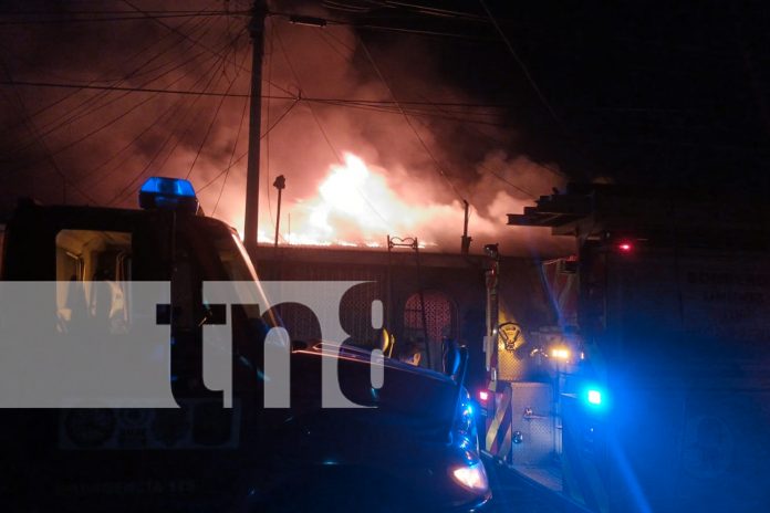 Foto: Incendio en San José Oriental: varias viviendas envueltas en llamas en Managua/TN8