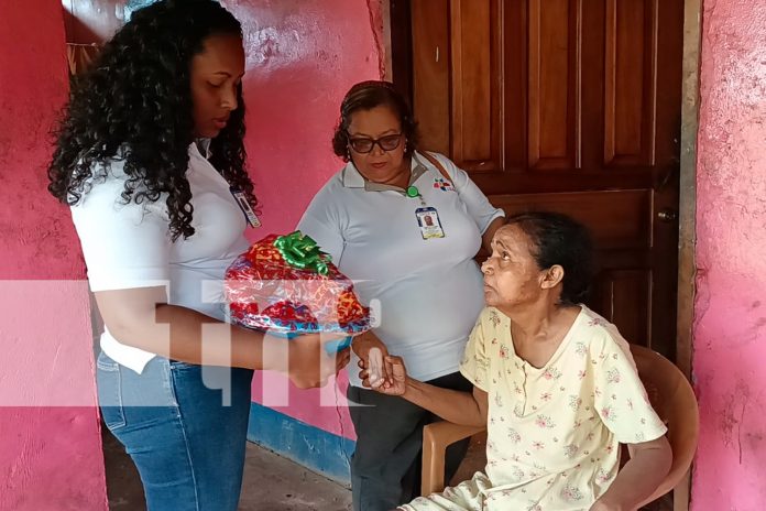 Foto: Más de 20 jubilados en Bluefields reciben canastas navideñas de trabajadores del INSS/TN8