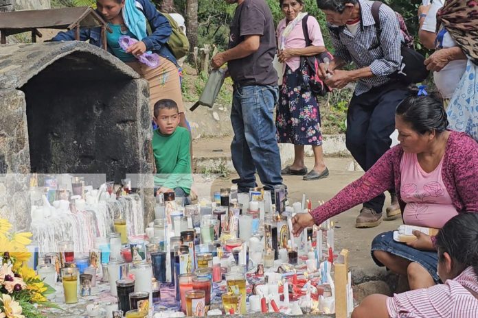 Foto: Dipilto se llena de fe: devotos agradecen a la Virgen /TN8