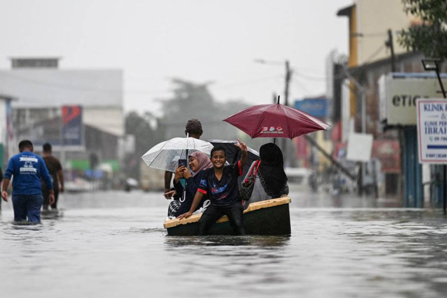 Foto: Miles de desplazados por inundaciones en Tailandia /Cortesía