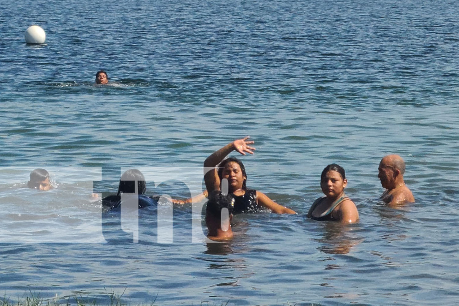 Foto: Familias nicaragüenses disfrutan de la Laguna de Xiloá este 25 de diciembre/ TN8