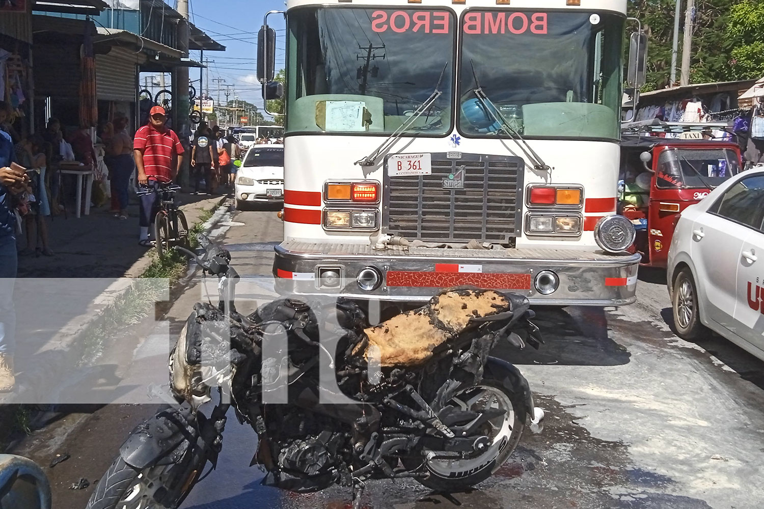 Foto:Motocicleta agarra fuego por recalentamiento en Ciudad Sandino, Managua/ TN8