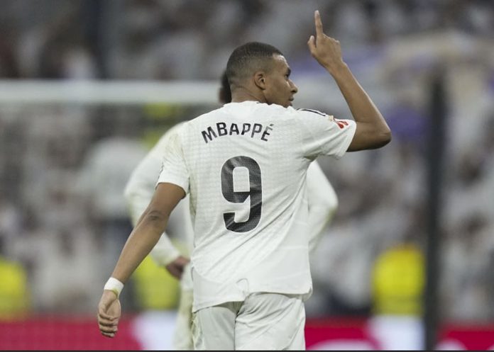 Mbappé viajó con Real Madrid