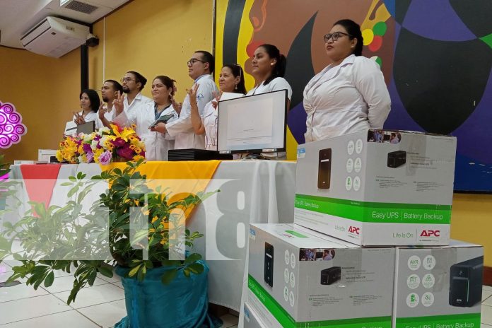 Foto: Modernización en marcha : el MINSA adquiere 15 computadoras y 3 tablets para mejorar el registro de vacunación en Nicaragua. /TN8