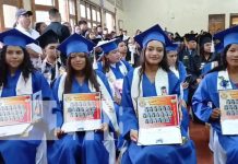 Foto: Carazo con nuevos maestros de educación primaria / TN8