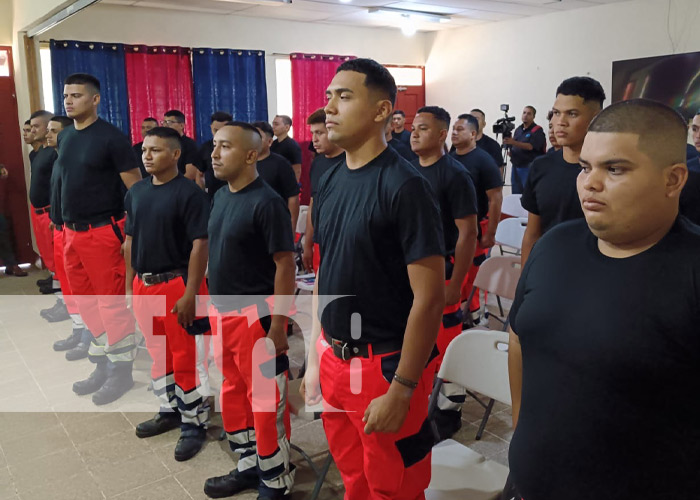 Foto: Curso sobre bomberos y vehículos de emergencia / TN8