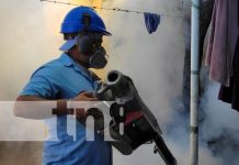 Foto: Fumigación del MINSA en barrios de Managua / TN8