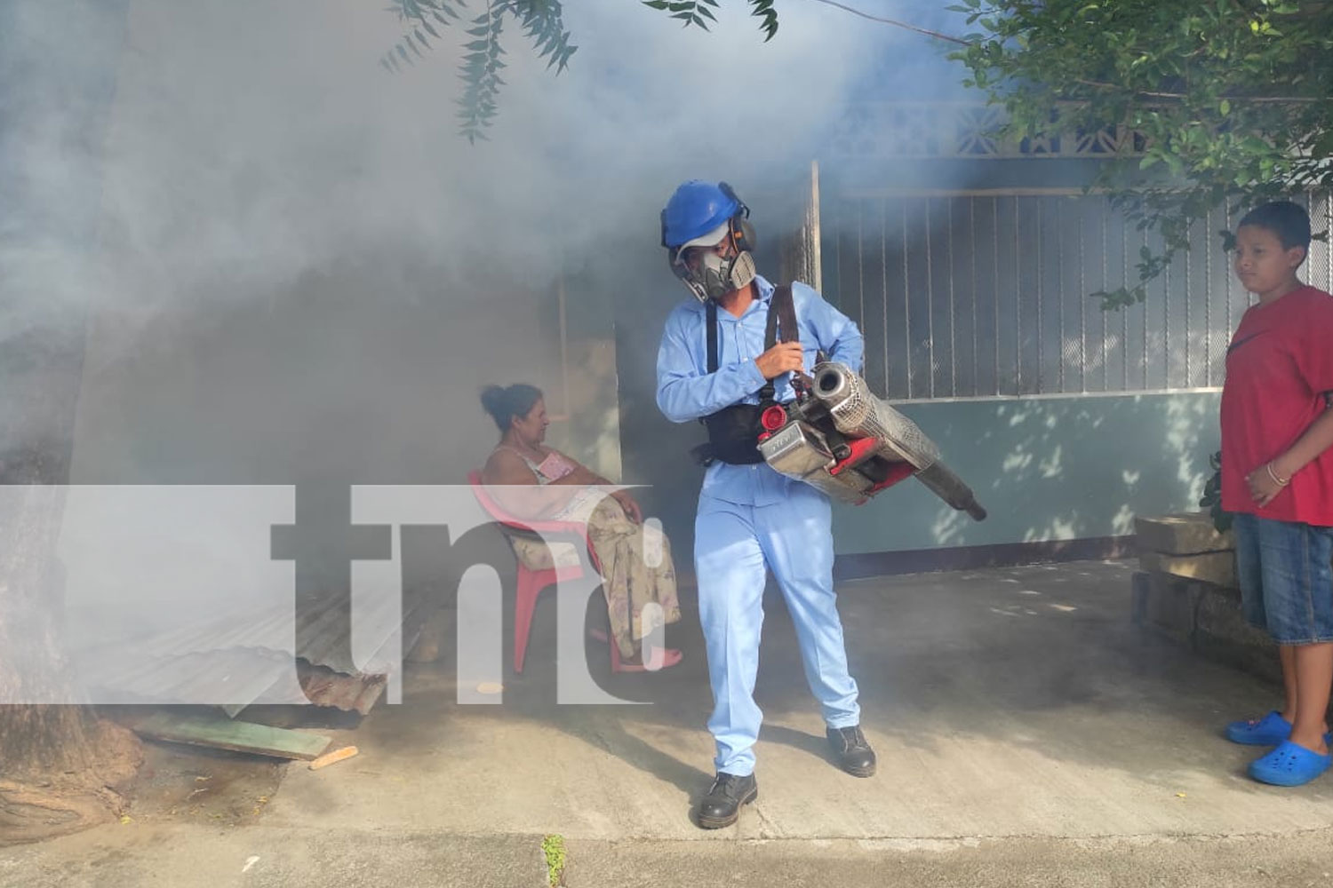 Foto: Jornada de fumigación y abatización beneficia 781 viviendas en Managua/ TN8