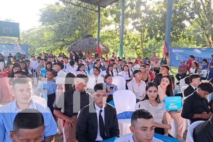 Foto: 85 jóvenes del Caribe Norte celebran su éxito /TN8