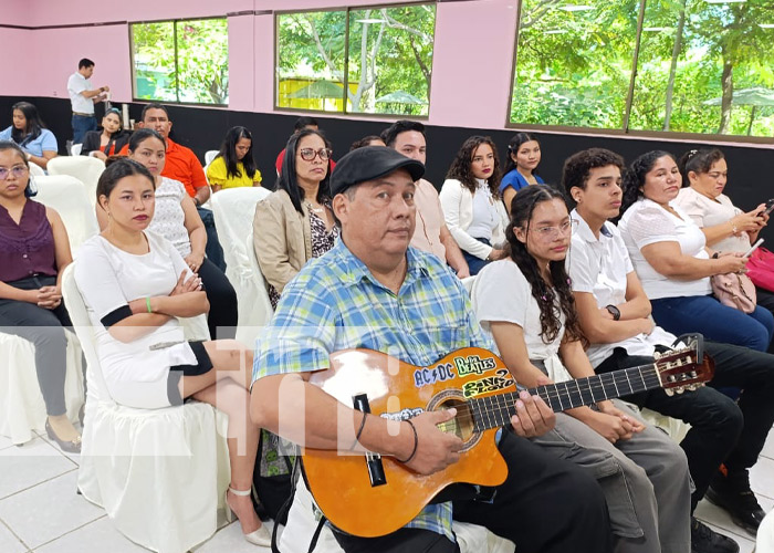 Foto: Curso sobre lenguaje de señas / TN8