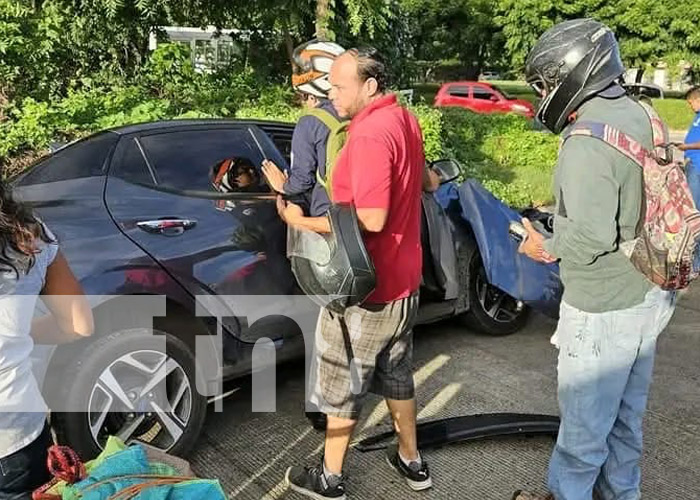 Foto: Brutal choque en la entrada al Residencial Villa Sol, Managua / TN8