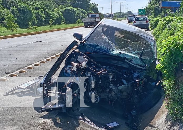 Foto: Brutal choque en la entrada al Residencial Villa Sol, Managua / TN8