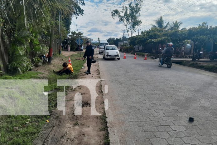 Foto:Un motociclista ebrio en Jalapa chocó contra un poste al intentar evadir un retén policial. Su acompañante, menor de edad, resultó herido/TN8