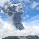 Foto: Erupción del monte Ibu en Indonesia /Cortesía