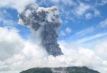 Foto: Erupción del monte Ibu en Indonesia /Cortesía