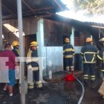 Foto: Incendio en taller de zapatería alarma a vecinos de Masaya/TN8