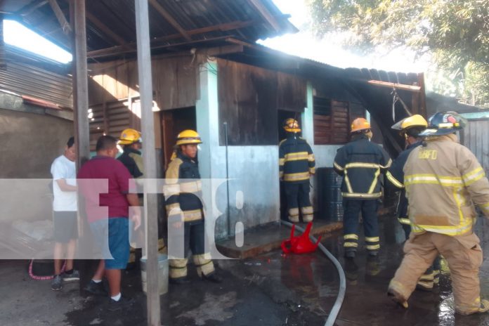 Foto: Incendio en taller de zapatería alarma a vecinos de Masaya/TN8