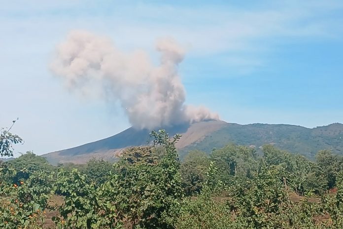 Foto: Volcán Telica registra exhalaciones, INETER monitorea de cerca/ Cortesía