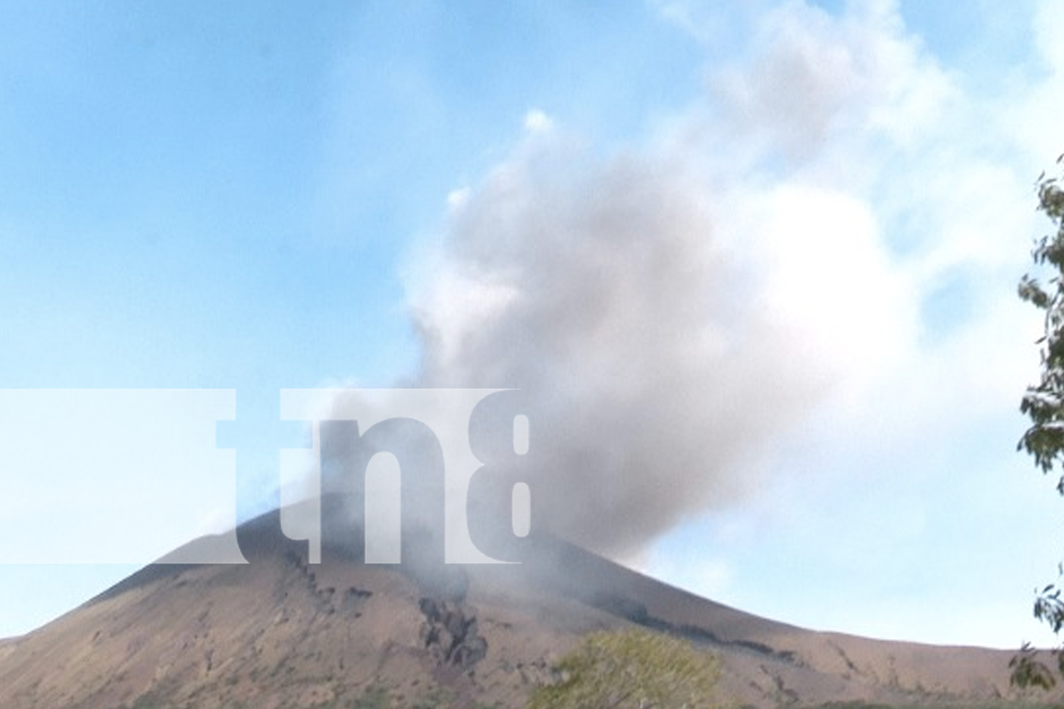 Foto:"Pobladores de Telica ya saben cómo reaccionar ante la actividad del volcán. Preparación y calma en medio de la incertidumbre. /TN8