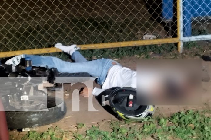 Foto: Accidente mortal en Managua Policía Nacional realiza investigaciones para esclarecer el hecho que dejó a un joven sin vida./TN8