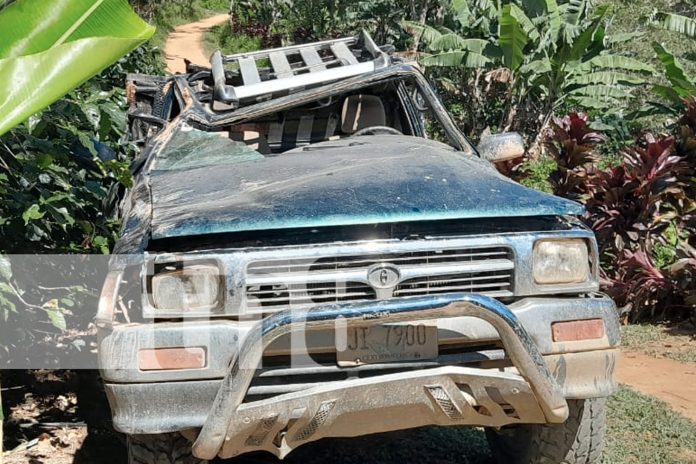 Foto:Un vehículo pierde el control en Jalapa y termina volcán, dejando a dos personas heridas. La recomendación es revisar el estado mecánico./TN8