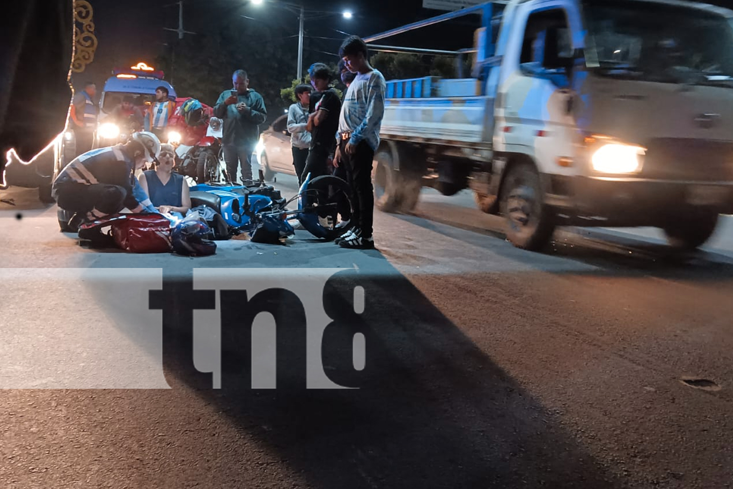 Foto: Motociclistas resultan lesionados al realizar una mala maniobra en Managua/TN8