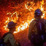 Foto:Bomberos de Los Ángeles enfrentan nuevas ráfagas de viento