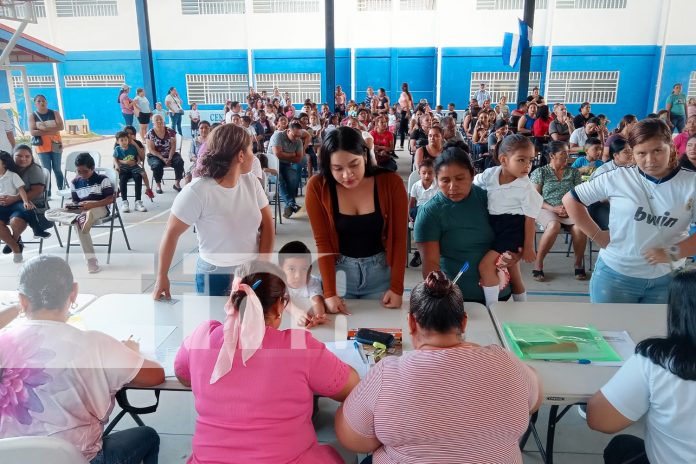 Foto: Madres y padres recibieron el Bono Presidencial Escolar en Managua/TN8