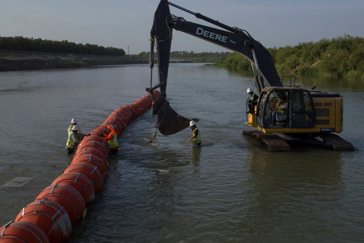 Foto: Texas refuerza su 'muro flotante' /Cortesía