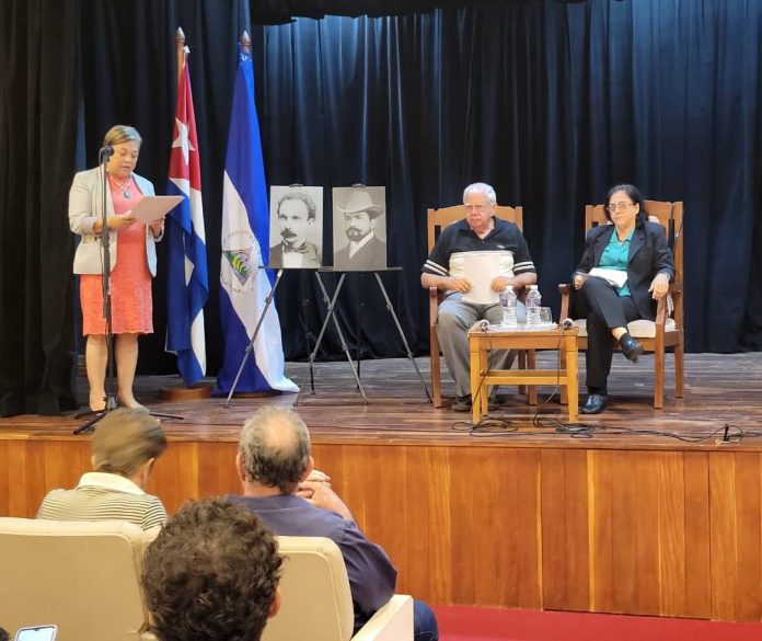 Foto: Embajada de Nicaragua en Cuba rindió homenaje a Rubén Darío