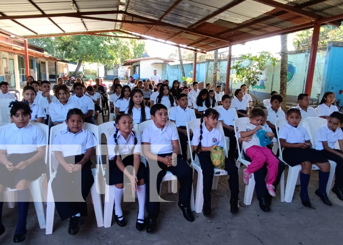 Foto: Ciudad Sandino recibe provisión escolar /TN8